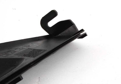 Panel lateral izquierdo del compartimento del motor OEM 51718174737 para BMW E39. Original BMW.