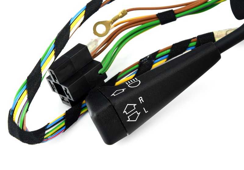 Interruptor de intermitentes, luces de cruce y largas OEM 61311372296 para BMW E23. Original BMW.