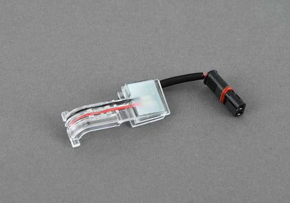 Iluminación del asidero puerta delantera derecha OEM 63177277448 para BMW F20, F21, F22, F30, F32, F36 y más. Original BMW.