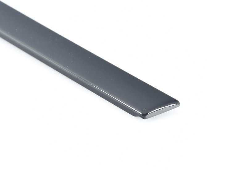 Cobertura del marco de la ventana puerta trasera derecha OEM 51357410044 para BMW G01, G08, F97. Original BMW.