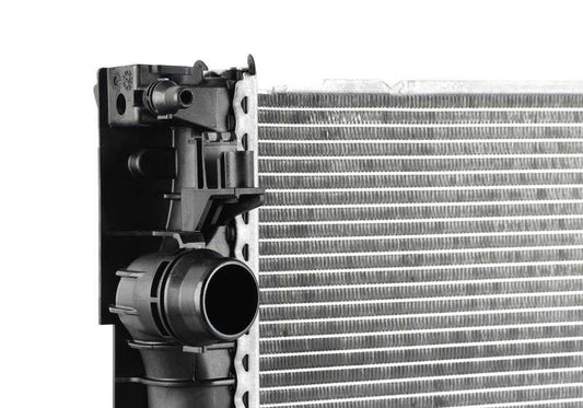 Radiatore del sistema di raffreddamento OEM 17119797808 per BMW G01, G02. BMW originale.