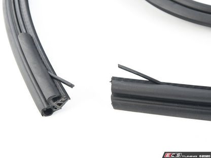 Junta de tapa de portamaletas trasera OEM 51767190618 para MINI Cabrio R57, R57 LCI Cooper, Cooper D... y más. Original MINI.