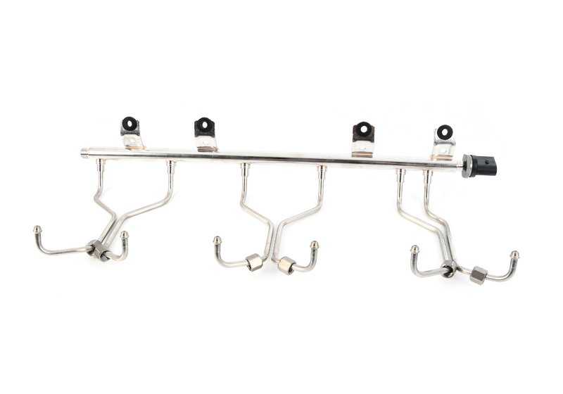 High pressure rail for BMW E82, E88, F20, F21, F22, F23, F87, E90N, E91N, E92N, E93N, F30, F31, F34, F35, F32, F33, F36, F07, F10, F11, F18, F06, F12, F13, F E84, F25, F26, E70N, F15, E71, F16 (OEM 13537649710). Original BMW