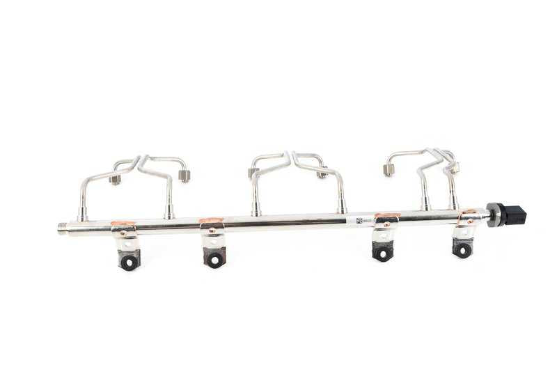 High pressure rail for BMW E82, E88, F20, F21, F22, F23, F87, E90N, E91N, E92N, E93N, F30, F31, F34, F35, F32, F33, F36, F07, F10, F11, F18, F06, F12, F13, F E84, F25, F26, E70N, F15, E71, F16 (OEM 13537649710). Original BMW