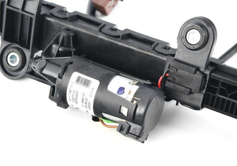 Gurtbringer gauche pour BMW F87, F32, F82 (OEM 72117307915). BMW d'origine.