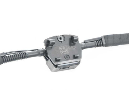 Cadena de toberas limpiaparabrisas OEM 61667367464 para BMW F32, F32N, F33, F33N, F36, F36N, F82, F82N, F83, F83N. Original BMW.