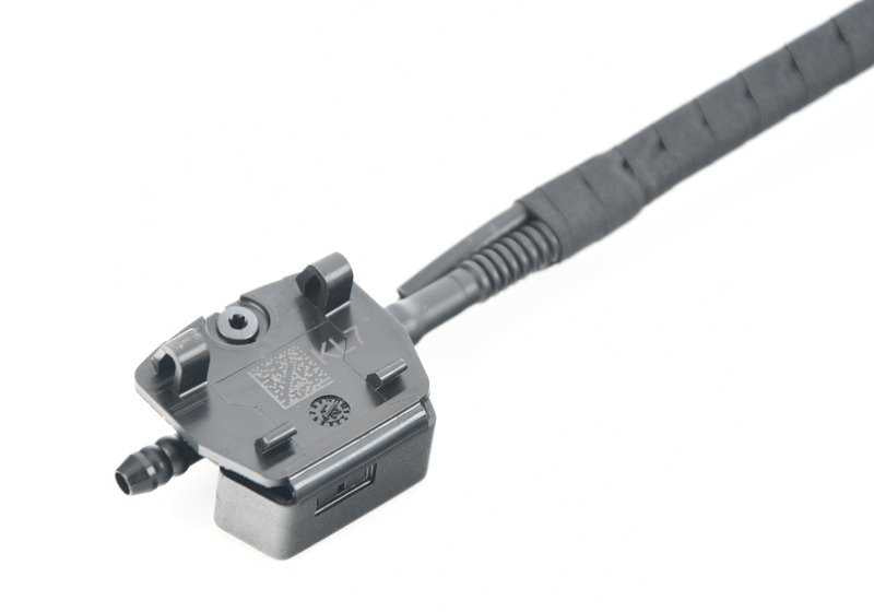 Cadena de toberas limpiaparabrisas OEM 61667367464 para BMW F32, F32N, F33, F33N, F36, F36N, F82, F82N, F83, F83N. Original BMW.