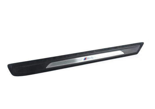 Embellecedor entrada puerta izquierda OEM 51478063797 para BMW F82 y F82N. Original BMW.