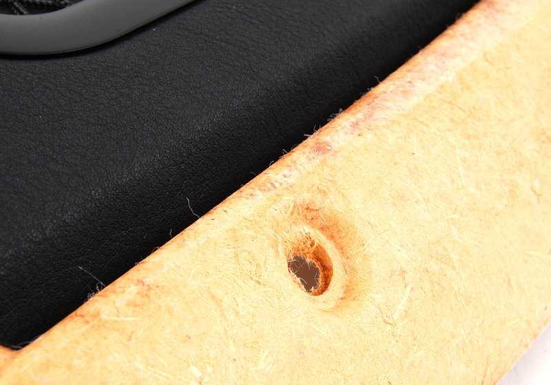 Pannello posteriore con rete OEM 52108235900 per BMW E46 {316CI, 316i}. BMW di riserva originale.