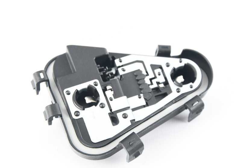 Portalamparas trasero izquierdo para BMW F31 (Touring). Original BMW. OEM 63217313047.