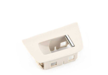 Embellecedor interruptor elevalunas derecho OEM 51427438808 para BMW G30, G30N, G31, G31N. Color blanco marfil. Original BMW.