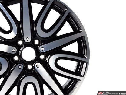 Llanta de aleación ligera 7,5Jx18 ET51 Jet Black Uni OEM 36106875603 para MINI Countryman F60, F60 LCI… y más. Original MINI.