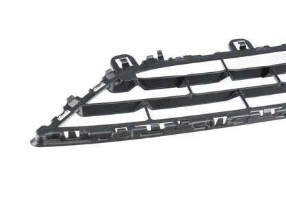 Rejilla central inferior abierta OEM 51117319768 para BMW F16. Original BMW.