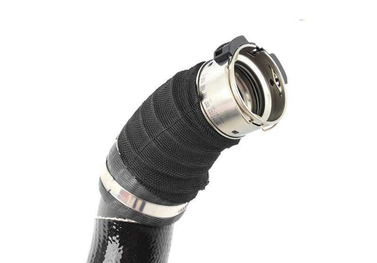 Tubo de admisión de aire OEM 13718675264 para BMW F40, F44, F39, F54, F60. Conduce el aire al motor y mantiene el rendimiento óptimo. Original BMW.