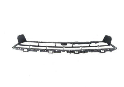Rejilla central superior abierta OEM 51117319767 para BMW F16. Original BMW.