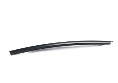 Embellecedor pilar B puerta delantera derecha OEM 51337205708 para BMW F25. Pieza original BMW.
