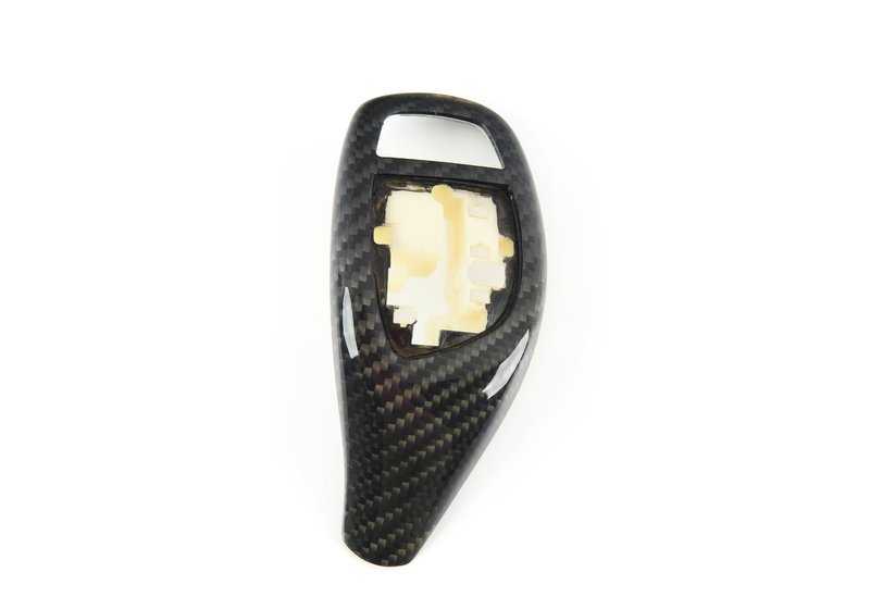 Embellecedor palanca cambios M Performance carbono OEM 61312250703 para BMW F10, F11, F06, F12, F13. Compatible con modelos con cambio automático deportivo. Original BMW.