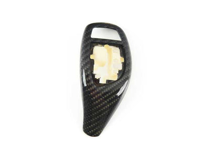 Embellecedor palanca cambios M Performance carbono OEM 61312250703 para BMW F10, F11, F06, F12, F13. Compatible con modelos con cambio automático deportivo. Original BMW.