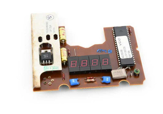 Reloj digital OEM 62131367278 para BMW E21. Sustituye la antigua hora analógica por reloj digital (formato 12H VDO). Original BMW.