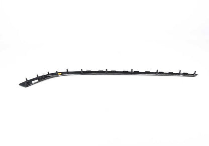 Moldura decorativa delantera derecha negro cromado OEM 51418063550 para BMW F82 y F83 (incluye M4, M4 CS, M4 GTS). Original BMW.