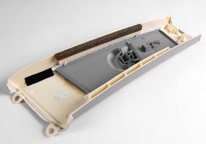 Evelolecedora pilar b sinistra superiore (grigio chiaro) OEM 51437069159 per BMW E46 {316CI, 318CI} tutti i modelli compatibili. BMW originale.