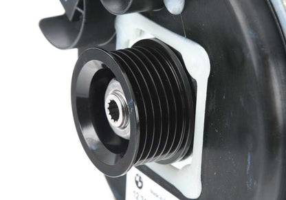 Alternateur réfrigéré à l'eau 12317518221 pour BMW (Modèles compatibles: E60, E61, E63, E64, E65, E66, E67, E70, E71, E72, E83, E85, E86, E87, E90, E91, E92, E93). BMW d'origine.