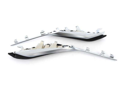 Kniepads deportivos Alcantara OEM 51955A271B6 para BMW Serie 2 G42,G87; Serie 3 G20,G20N,G21,G21N,G28,G28N,G80,G80N,G81,G81N; Serie 4 G22,G22N,G23,G23N,G26,G26E,G26F,G26N,G82,G82N,G83,G83N. Original BMW.