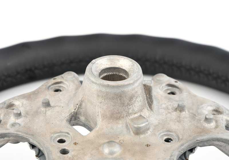 Volante deportivo M en cuero OEM 32307851518 para BMW F45, F46, F48, F39. Compatible con motores diésel y gasolina. Ideal para mejorar estética y agarre. Original BMW.