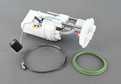 Bomba de combustible con filtro OEM 16117195465 para BMW X5 E70 y BMW X6 E71. Con unidad de depósito integrada. Pieza original BMW.