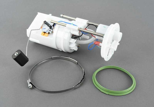 Bomba de combustible con filtro OEM 16117195465 para BMW X5 E70 y BMW X6 E71. Con unidad de depósito integrada. Pieza original BMW.