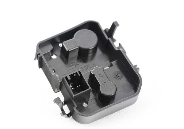 Soporte porta lámparas luz trasera portón izquierdo OEM 63217390233 para BMW F26. Original BMW.