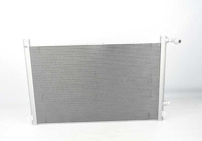 Radiador de refrigerante OEM 17118043655 para BMW F90, F90N, F91, F92, F93, G15, G16. Original BMW.