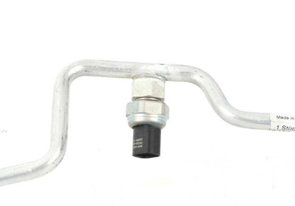Tubo de alta presión A/A OEM 64509181857 para BMW E60, E61. Conecta condensador y evaporador. Repuesto original BMW.