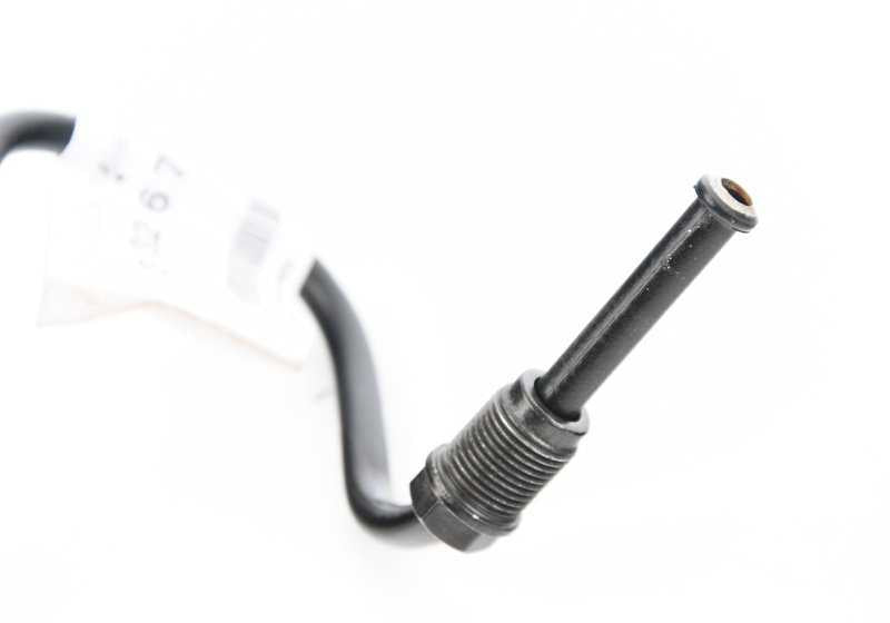 Tubo de freno revestido de goma OEM 34326755299 para BMW E39. Compatible con modelos BMW Serie 5 E39 con sistemas ABS, ASC y DSC. Repuesto original BMW.