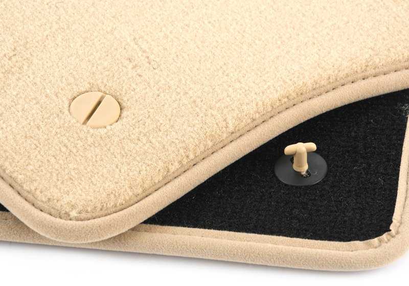 BMW VELOR CARBRILLAS APPRO/Dietro Beige Arena X3 E83 Dall'anno di costruzione 01/2006 per BMW E83 ,. BMW originale.