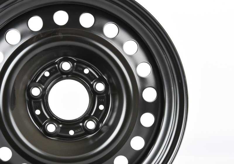 Llanta de acero estilo clásico OEM 36111180733 para BMW E34, E32. Compatible con varios tamaños 14", 15", 16". Ideal como repuesto o sustitución. Original BMW.