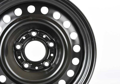 Llanta de acero estilo clásico OEM 36111180733 para BMW E34, E32. Compatible con varios tamaños 14", 15", 16". Ideal como repuesto o sustitución. Original BMW.