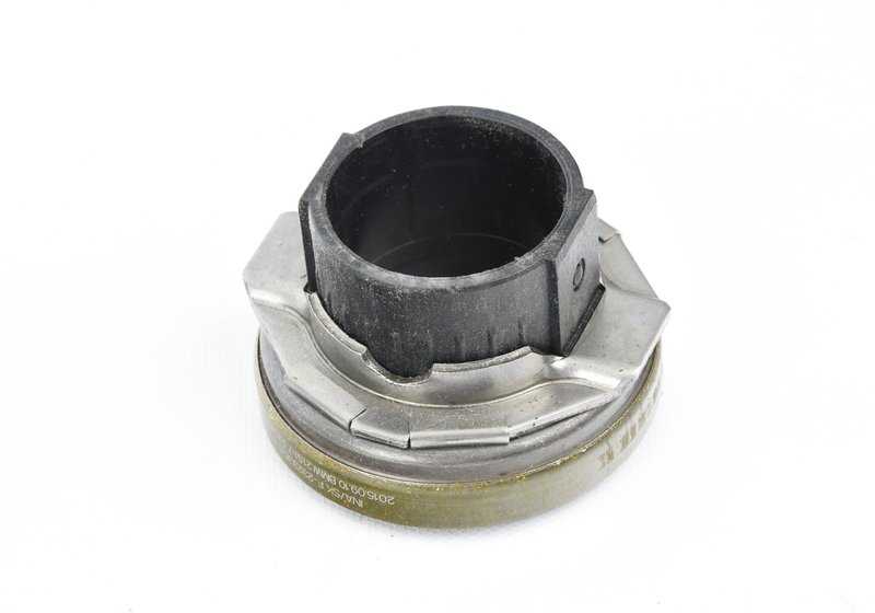 Llanta de acero estilo clásico OEM 36111180733 para BMW E34, E32. Compatible con varios tamaños 14", 15", 16". Ideal como repuesto o sustitución. Original BMW.
