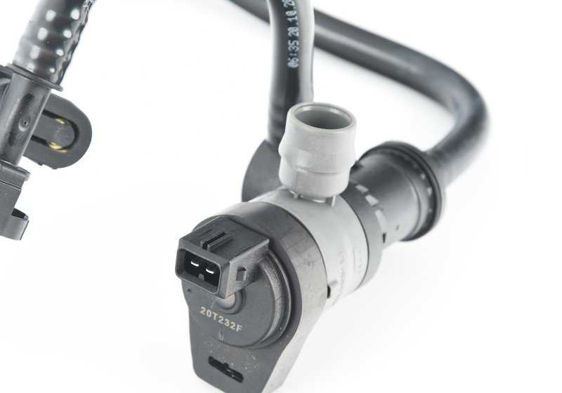Válvula de ventilação do tanque com tubo para BMW F22, F23, F87, F87N, F30, F34, F32, F33, F36, F07, F10, F06, F12, F13, F01N, F02N, F25, F26, E70N, F15, E71, F16 (OEM 13907636156). BMW originais.