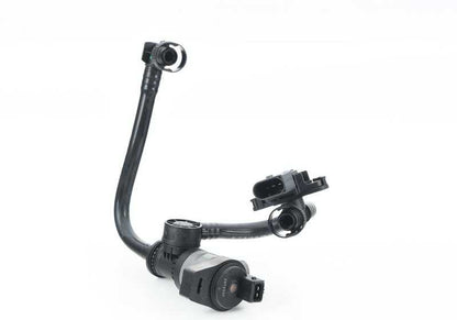 Válvula de ventilação do tanque com tubo para BMW F22, F23, F87, F87N, F30, F34, F32, F33, F36, F07, F10, F06, F12, F13, F01N, F02N, F25, F26, E70N, F15, E71, F16 (OEM 13907636156). BMW originais.