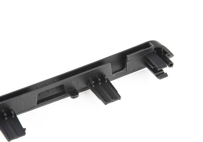 Embellecedor trasero izquierdo negro OEM 51427281473 para BMW F30, F31, F80. Original BMW.