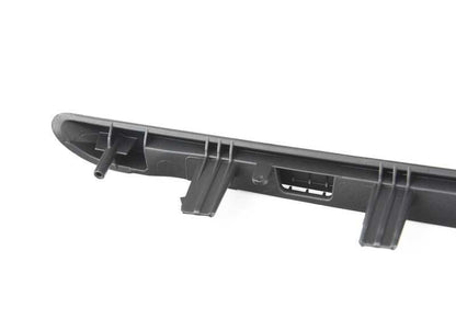 Moldura trasera derecha OEM 51427281474 para BMW F30, F31, F80. Original BMW.