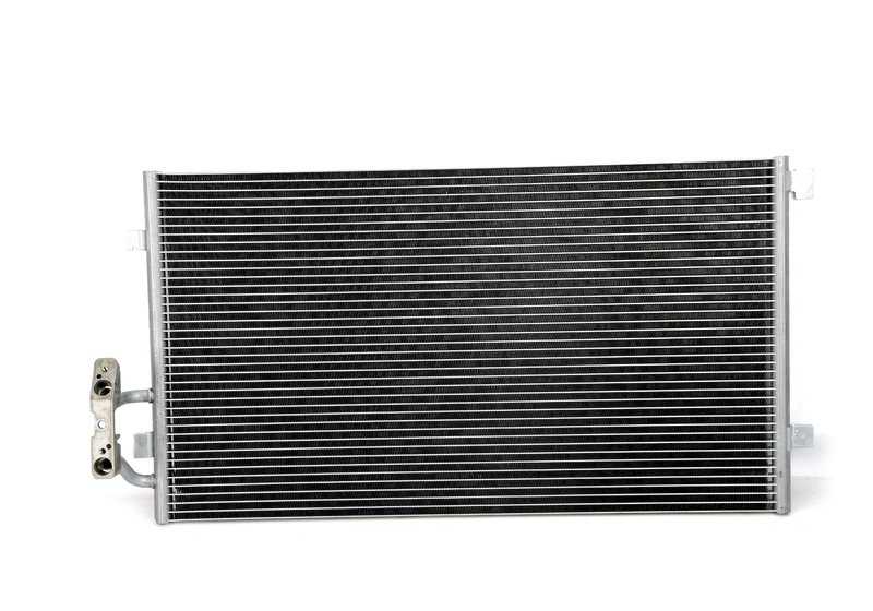 Condensador de aire acondicionado OEM 64536804735 para BMW i3 (I01). Original BMW.