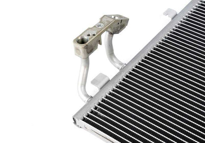 Condensador de aire acondicionado OEM 64536804735 para BMW i3 (I01). Original BMW.