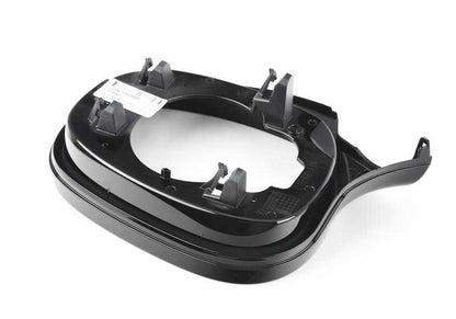 Soporte izquierdo para retrovisor exterior Shadow-Line OEM 51167220561 para BMW E81 {116d,116i} compatibles. Original BMW.
