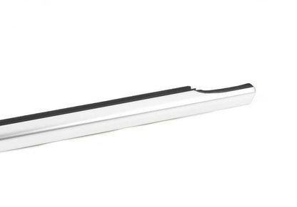 Cobertura exterior de puerta trasera izquierda OEM 51357392179 para BMW F10. Original BMW.