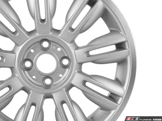 Cerchio in lega leggera 7Jx17 ET48 colore argento OEM 36116799229 per MINI R56, R56 LCI, Clubman R55, R55 LCI, Cabrio R57, R57 LCI, Coupé R58, Roadster R59... e altro ancora. MINI originale.