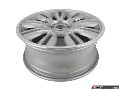 Jante de liga leve 7Jx17 ET48 cor prata OEM 36116799229 para MINI R56, R56 LCI, Clubman R55, R55 LCI, Cabrio R57, R57 LCI, Coupé R58, Roadster R59... e muito mais. MINI originais.