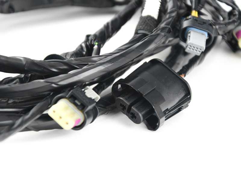 Cableado delantero OEM 61129335477 para BMW X3 F25 (modelos sDrive18d y sDrive20i). Compatible con versiones manuales y automáticas de 2012 a 2017. Original BMW.