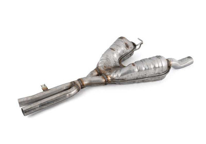 Silencioso intermedio OEM 18107504979 para BMW E39. Compatible con todas las versiones del BMW Serie 5 E39. Pieza original BMW.